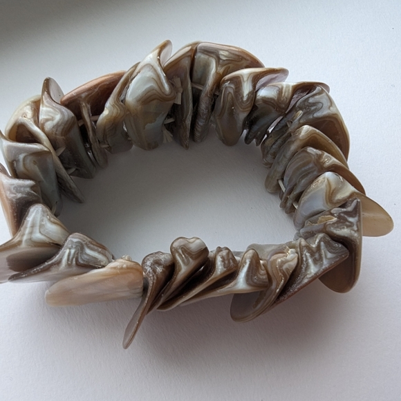 Shell Bracelet - Picture 3 of 3